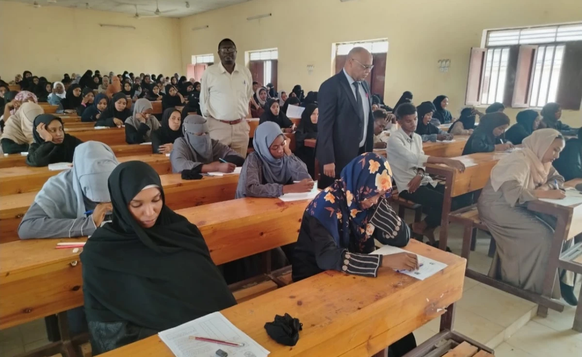 Director of El Imam El Mahdi University Oversees the Commencement of Examinations at the Faculties of Nursing Sciences and Education