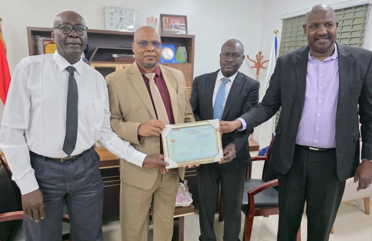 مجلس التخصصات الطبية السوداني يكرّم مدير جامعة الإمام المهدي